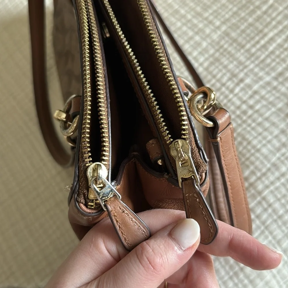 Coach Christie Carryall Signature Khaki Brown - Picture 16 of 17